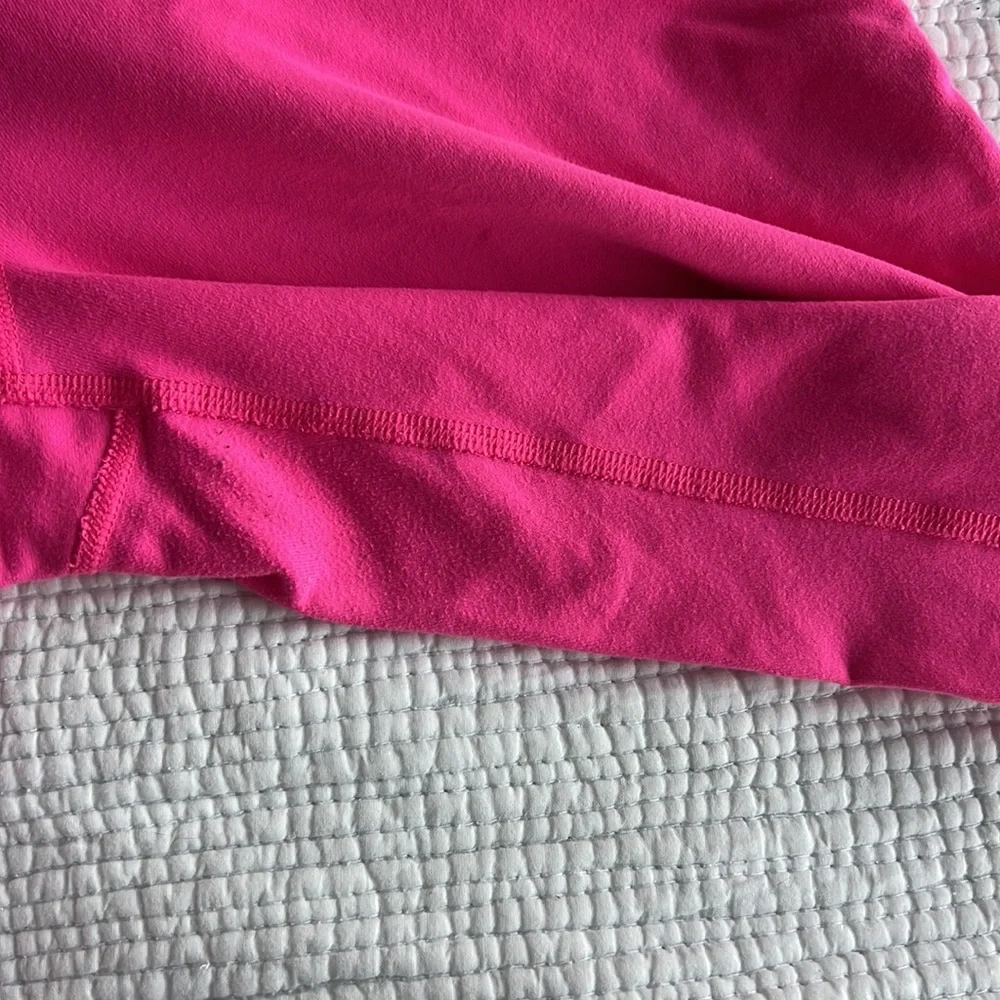 Lululemon hot pink cropped leggings with mesh side stripe and rouching-
